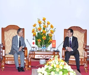 财政部长王廷惠分别会见了日本驻越大使谷崎泰明